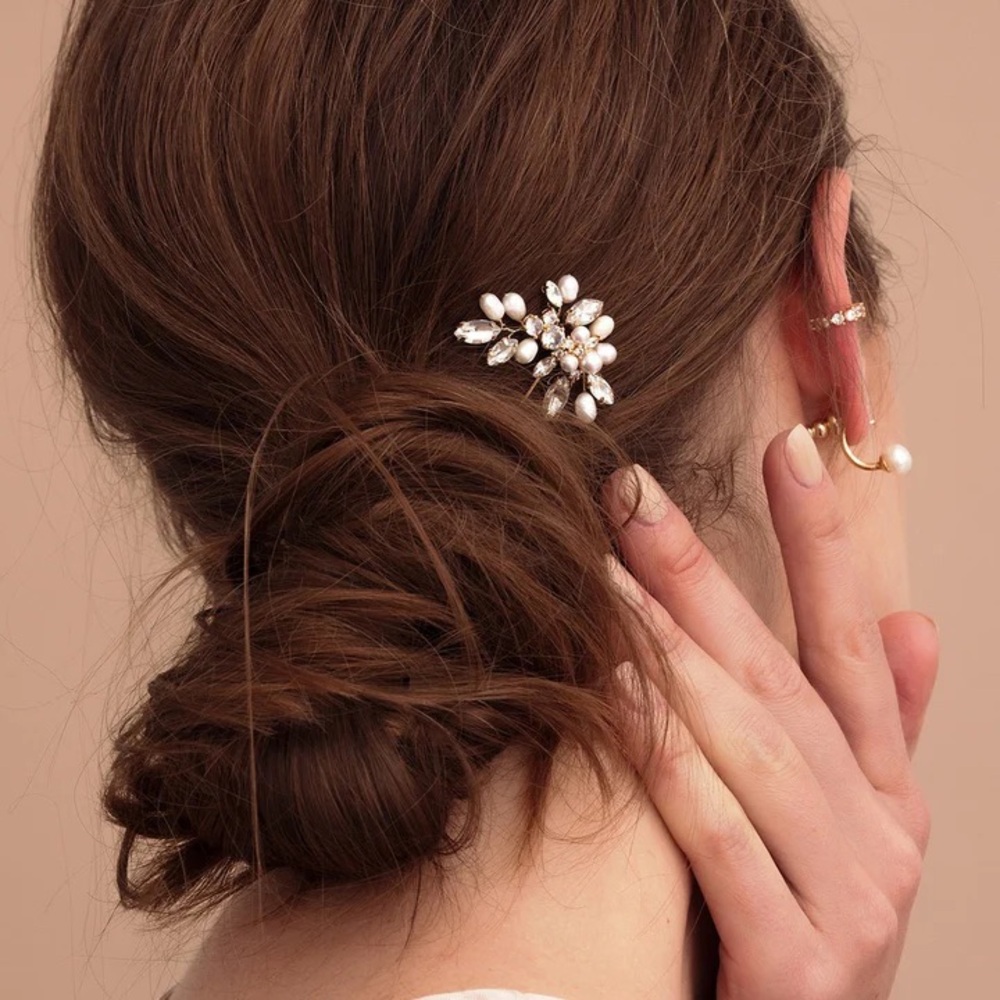 Olive & Piper Chic Gold and White Hair Accessory - Picture 3 of 7